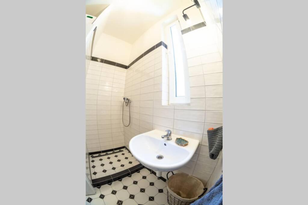 Stylovy Apartman V Centru Nachoda Bagian luar foto