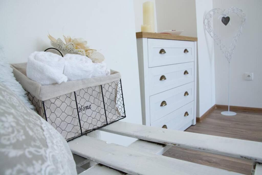 Stylovy Apartman V Centru Nachoda Bagian luar foto