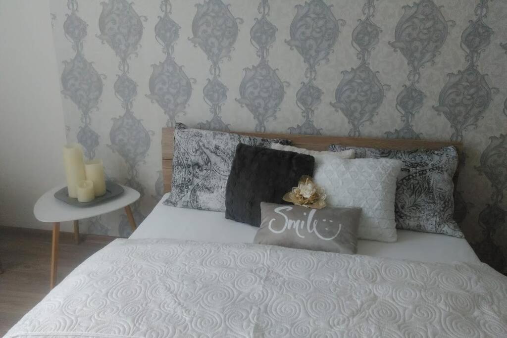 Stylovy Apartman V Centru Nachoda Bagian luar foto