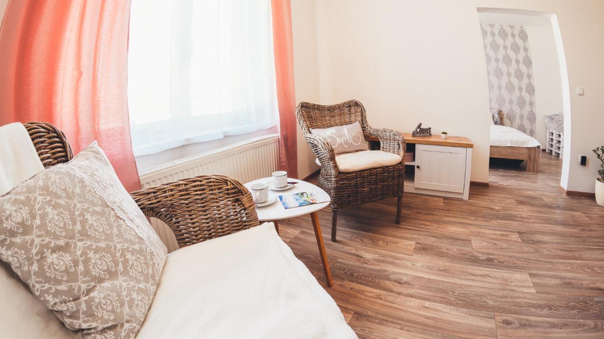 Stylovy Apartman V Centru Nachoda Bagian luar foto